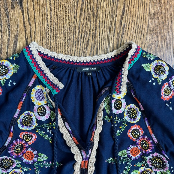 Love Sam Embroidered Top XS - Picture 2 of 4